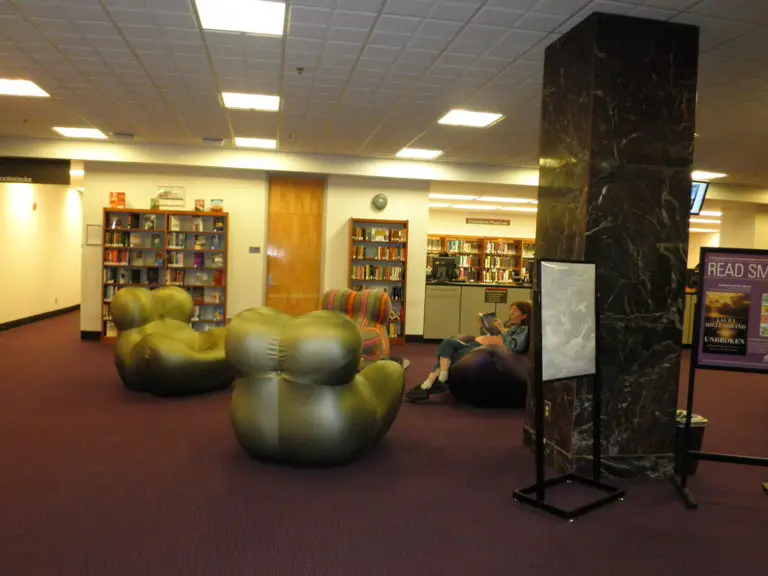 BIBLIOTECA DH HILL, EN LA UNIVERSIDAD ESTATAL DE CAROLINA DEL NORTE