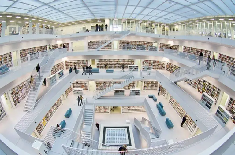 BIBLIOTECA PÚBLICA DE STUTTGART, INCREÍBLE ARQUITECTURA